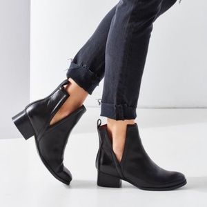 Jeffrey Campbell Oriley black leather ankle boot